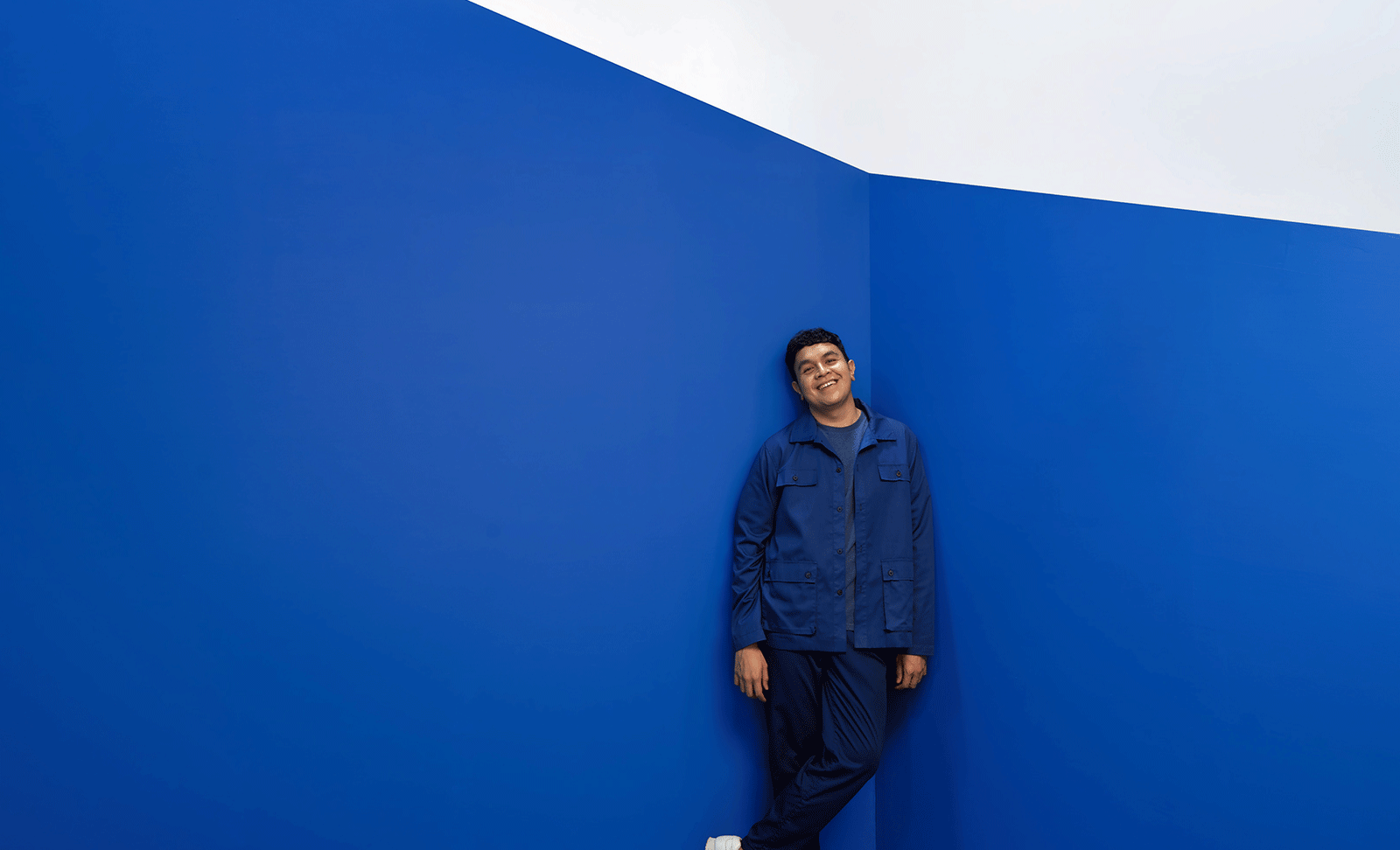 Tulus Rayakan Jiwa Muda Melalui Video Musik Terbaru ‘Tujuh Belas’